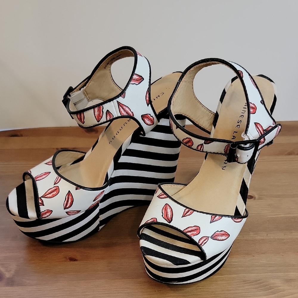 Chinese Laundry Wedge Sandals - Red Lips and Black Stripes - Sz 7.5
